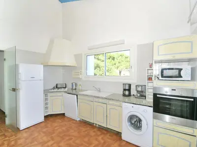 Cuisine ou kitchenette dans l'établissement Villa in Moriani-Plage by the Sea