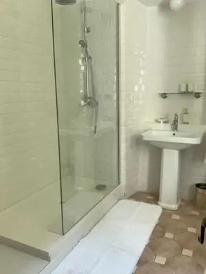 Salle de bains dans l'établissement La Marquise