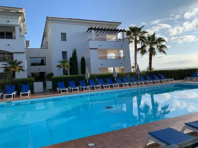 Piscine de l'établissement Les pieds dans l'eau en Corse ! ou située à proximité
