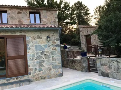 Piscine de l'établissement CHAMBRES DHOTES CORSE ou située à proximité