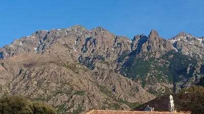 Vue générale sur la montagne ou vue sur la montagne depuis l'appartement