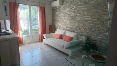 Coin salon dans l'établissement Joli villa Marcel classée 3 étoiles
