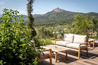 Vue générale sur la montagne ou vue sur la montagne depuis l'hôtel