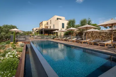 Piscine de l'établissement Hôtel Restaurant Villa Joséphine ou située à proximité
