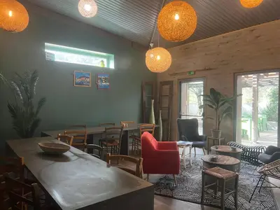 Coin salon dans l'établissement Hôtel Ascosa Aventure