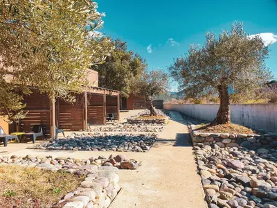 Jardin de l'établissement Hôtel Ascosa Aventure