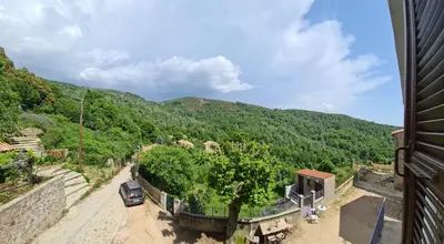 Vue générale sur la montagne ou vue sur la montagne depuis la maison de vacances