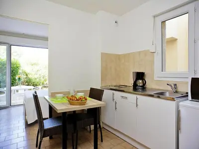 Cuisine ou kitchenette dans l'établissement Res Le Vieux Moulin Ile Rousse, Apartment for 4 pers