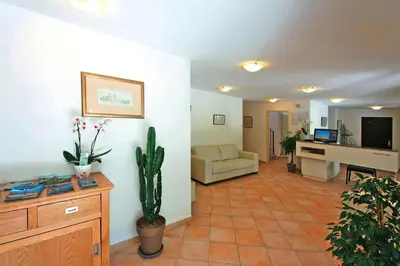 Télévision ou salle de divertissement dans l'établissement Apartment in Île Rousse near Sandy Beaches