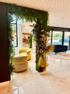 Coin salon dans l'établissement Calvi Hôtel