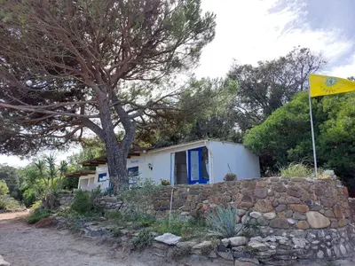 Jardin de l'établissement FKK-Feriendorf Village naturiste Club Corsicana