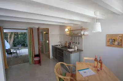Cuisine ou kitchenette dans l'établissement FKK-Feriendorf Village naturiste Club Corsicana