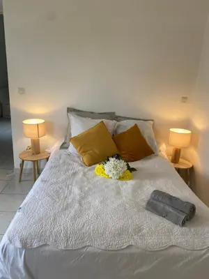 Un ou plusieurs lits dans un hébergement de l'établissement Casa Eugénie l'appartement de tante Madeleine vue sur les montagnes