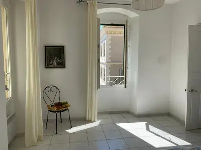 Télévision ou salle de divertissement dans l'établissement Casa Eugénie l'appartement de tante Madeleine vue sur les montagnes
