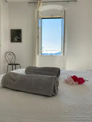 Un ou plusieurs lits dans un hébergement de l'établissement Casa Eugénie l'appartement de tante Madeleine vue sur les montagnes