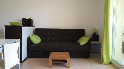 Coin salon dans l'établissement Studio 4 personnes à Calvi, toutes commodités à pied