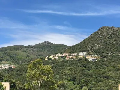 Vue générale sur la montagne ou vue sur la montagne depuis l'appartement