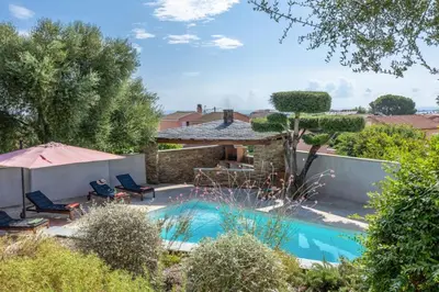Piscine de l'établissement Villa Le Corps de Garde ou située à proximité