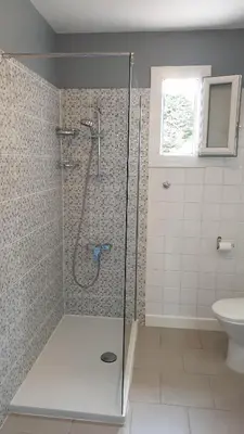 Salle de bains dans l'établissement Gîte A l'ombre du clocher