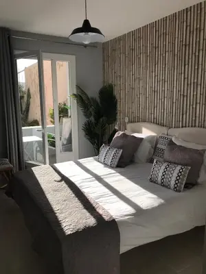Un ou plusieurs lits dans un hébergement de l'établissement Appartement plein centre Saint Florent face au port