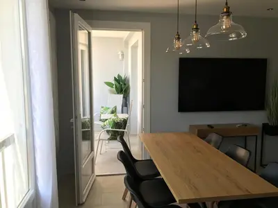 Télévision ou salle de divertissement dans l'établissement Appartement plein centre Saint Florent face au port