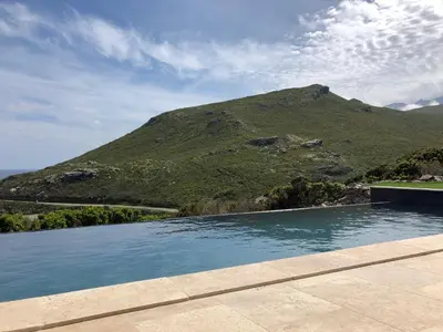 Vue générale sur la montagne ou vue sur la montagne depuis la villa