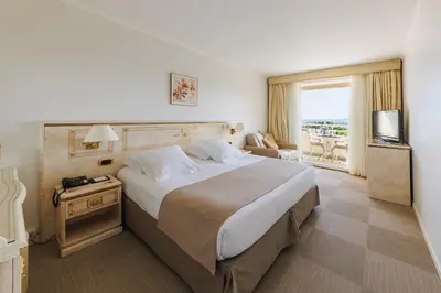 Un ou plusieurs lits dans un hébergement de l'établissement Hotel Corsica & Spa Serena