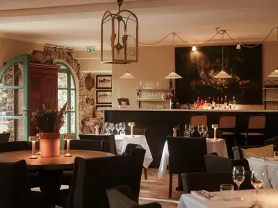 Restaurant ou autre lieu de restauration dans l'établissement Demeure Castel Brando Hôtel & Spa