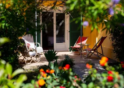 Jardin de l'établissement Demeure Castel Brando Hôtel & Spa