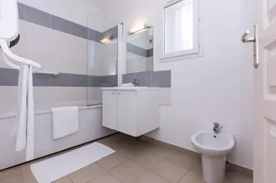 Salle de bains dans l'établissement Résidence Odalys Acqua Bella