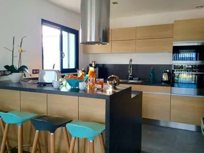 Cuisine ou kitchenette dans l'établissement Villa entre Mer et Montagne...