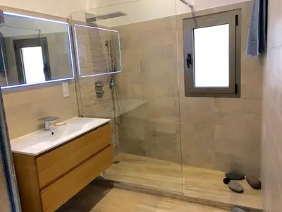 Salle de bains dans l'établissement CORSE - Lumio, Balagne petite maison loft, vue imprenable sur le Golfe de Calvi