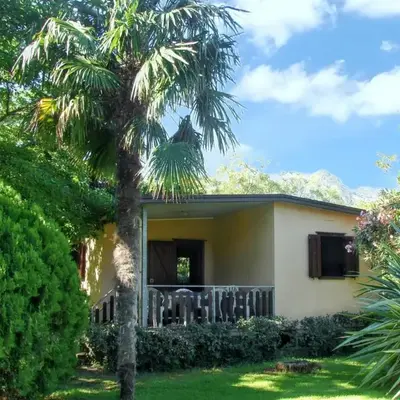 Bungalow confortable à Santa-Lucia-di-Moriani 38 m² jardin spacieux