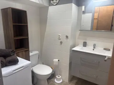 Salle de bains dans l'établissement Appartement n 216 Moriani plage