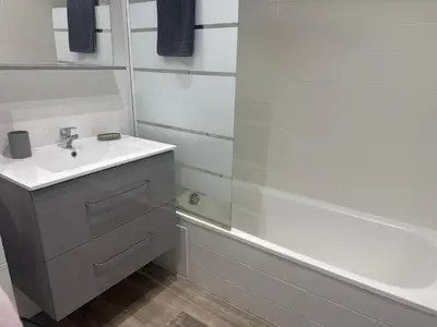 Salle de bains dans l'établissement Appartement n 216 Moriani plage
