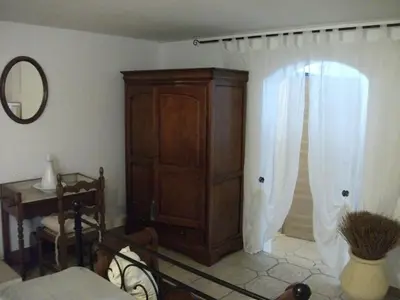 Salle de bains dans l'établissement T2 dans la région Bastiaise vue sur la mer