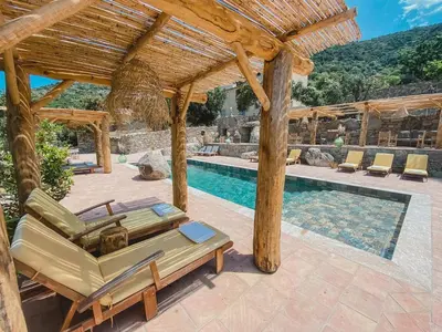 Piscine de l'établissement Résidence de Luxe 4 étoiles à Pietralba, 4 logements piscine chauffée BALAGNE ou située à proximité