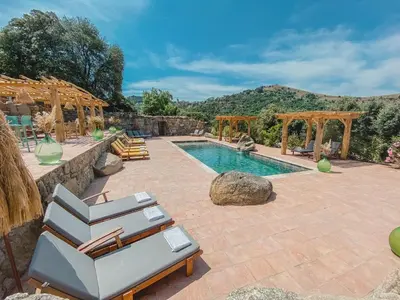 Piscine de l'établissement Résidence de Luxe 4 étoiles à Pietralba, 4 logements piscine chauffée BALAGNE ou située à proximité