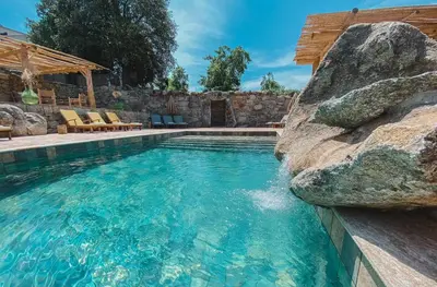 Piscine de l'établissement Résidence de Luxe 4 étoiles à Pietralba, 4 logements piscine chauffée BALAGNE ou située à proximité