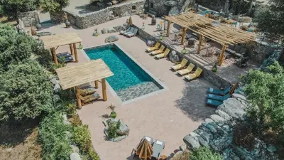 Piscine de l'établissement Résidence de Luxe 4 étoiles à Pietralba, 4 logements piscine chauffée BALAGNE ou située à proximité