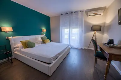 Un ou plusieurs lits dans un hébergement de l'établissement Hôtel Les Jardins