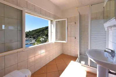 Salle de bains dans l'établissement U Patriarcu