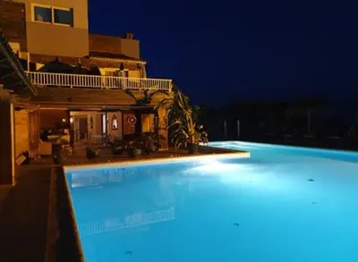 Piscine de l'établissement Levolle Marine ou située à proximité