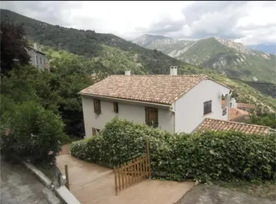 Vue générale sur la montagne ou vue sur la montagne depuis la maison de vacances