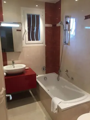 Salle de bains dans l'établissement Castellu Rossu