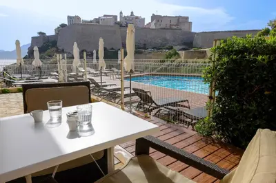 Piscine de l'établissement Hotel Saint Christophe ou située à proximité