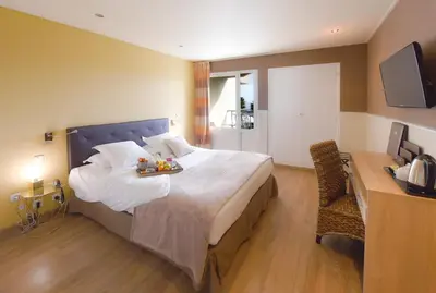 Un ou plusieurs lits dans un hébergement de l'établissement Ostella Spa & Resort