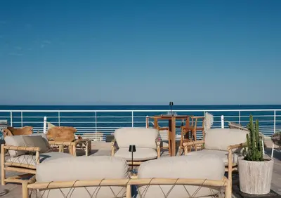 Vue générale sur la mer ou vue sur la mer prise depuis l'hôtel