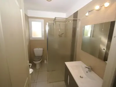 Salle de bains dans l'établissement Villa in Moriani-Plage near Sandy Beach