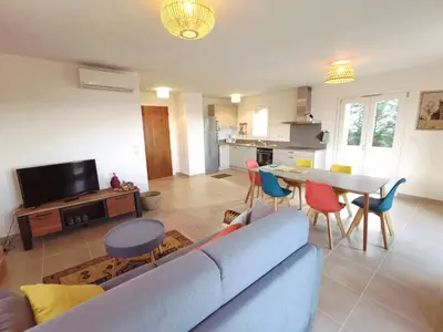 Cuisine ou kitchenette dans l'établissement Domaine A Mortella T3
